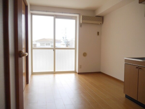 居室・リビング(同物件別部屋写真)