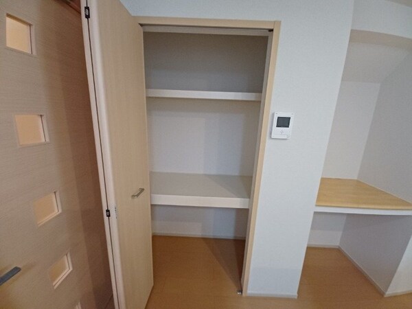収納(同型参考写真)
