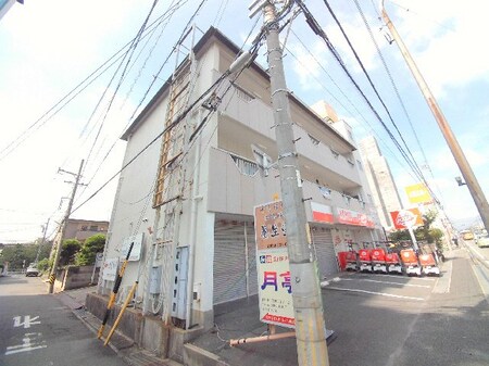 安達ビル外観写真