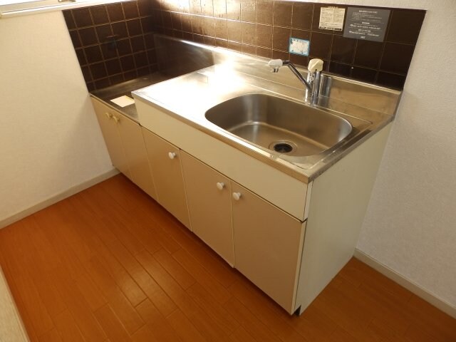 物件内観写真6　(キッチン同型タイプの写真です)