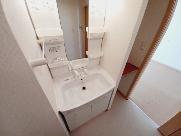 洗面所(同型参考写真)
