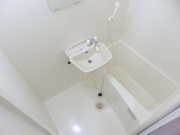バス／シャワールーム等(バス同物件別部屋の写真です)