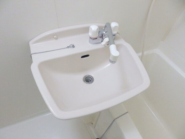 洗面所(洗面所同物件別部屋の写真です)