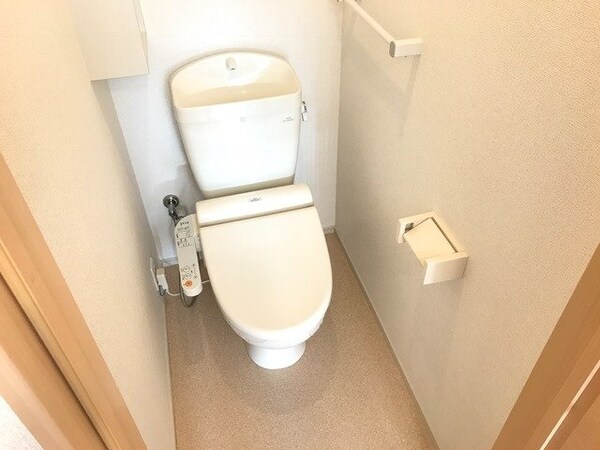 トイレ(同物件別部屋参考写真です。)
