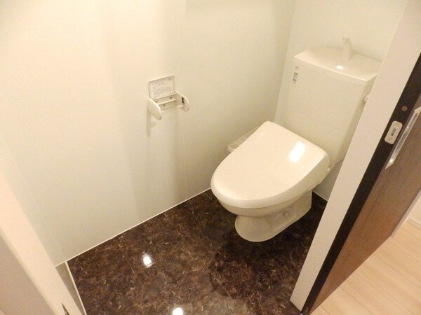 トイレ(同物件別部屋参考写真です。)
