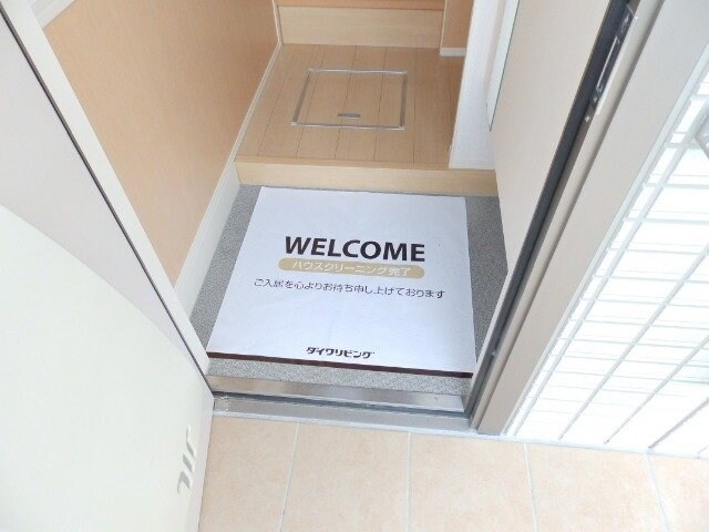 玄関(同型参考写真)