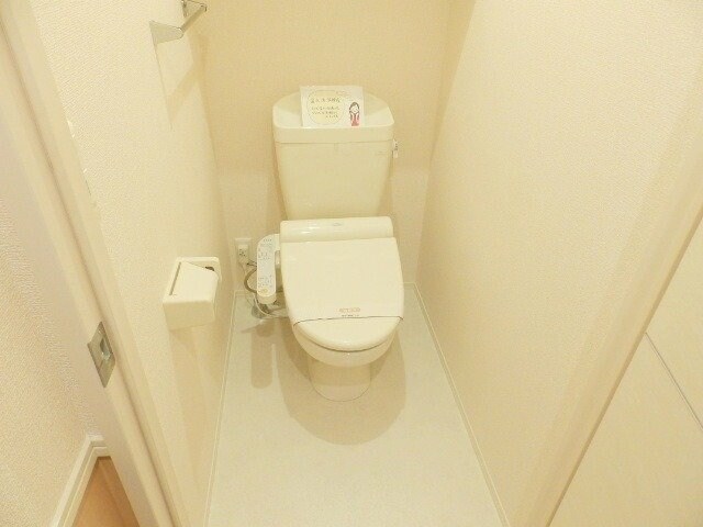 トイレ(同型参考写真)