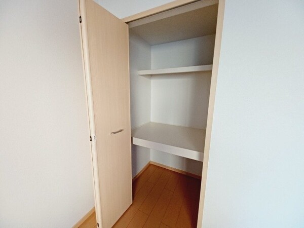 収納(同型参考写真)