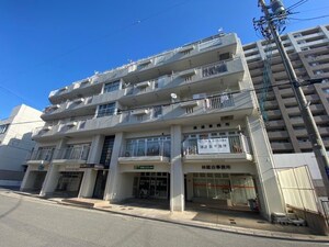 四日市駅前マンション外観写真