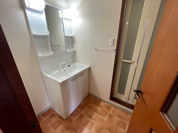 洗面所(同タイプのお部屋の参考写真です。)