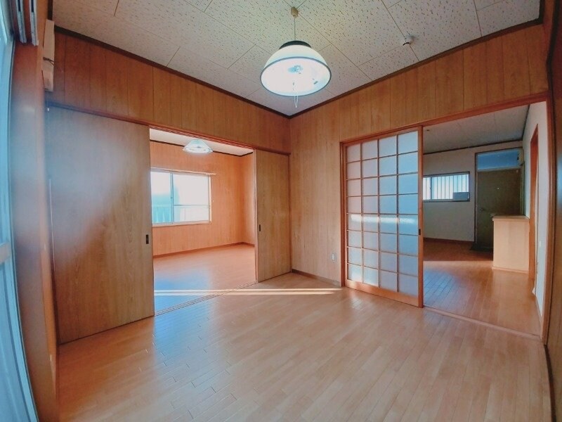 物件内観写真2　(居室・リビング)