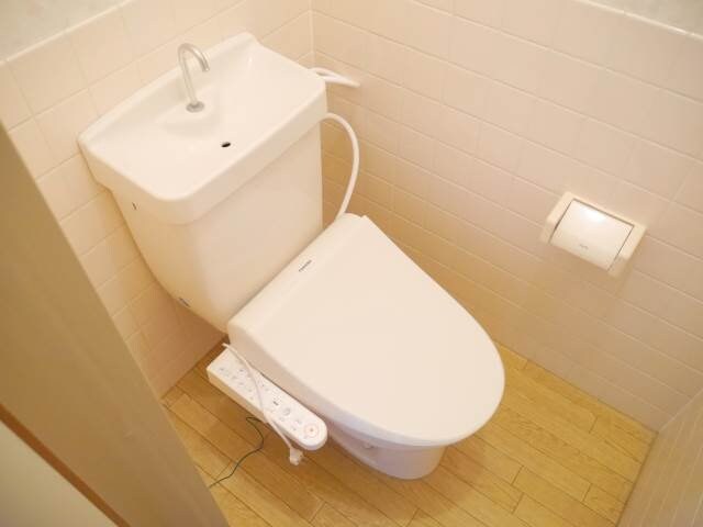 物件内観写真10　(トイレ別部屋の写真です)