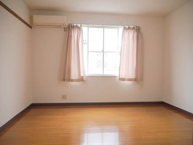 物件内観写真6　(居室・リビング別部屋の写真です)