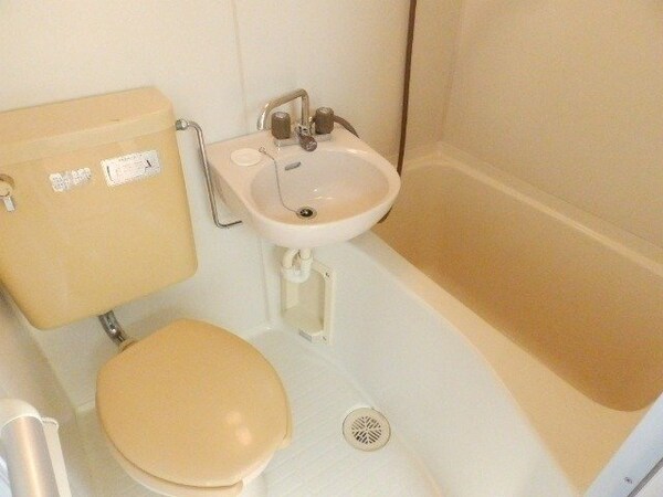 バス／シャワールーム等(バス同型参考写真)