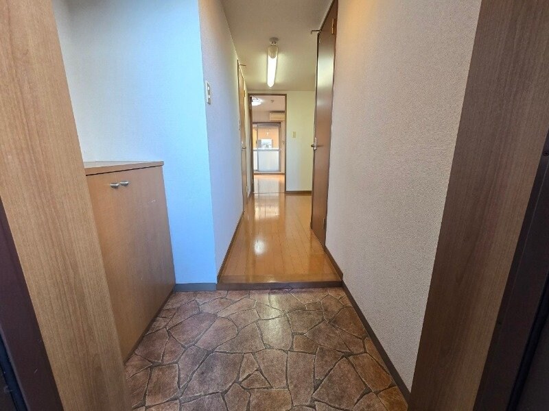 物件内観写真9　(玄関)