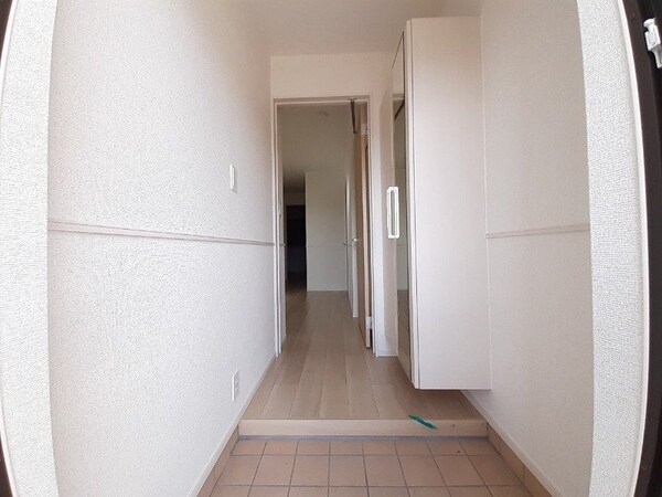 玄関(同一タイプ部屋写真)