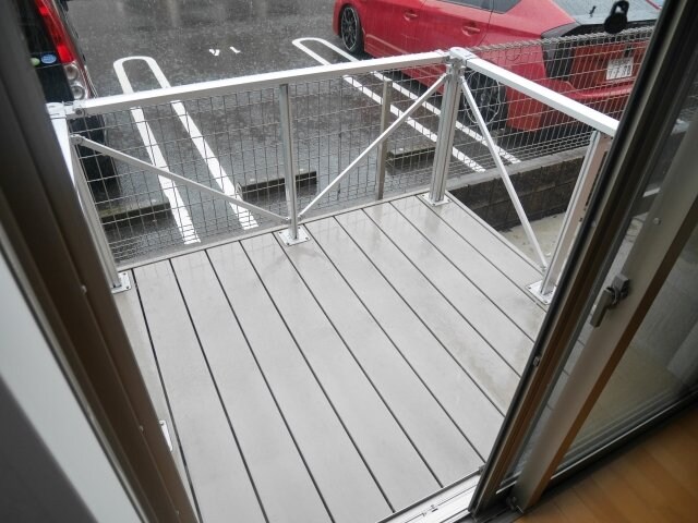 物件内観写真10　(バルコニー同型タイプの写真です)