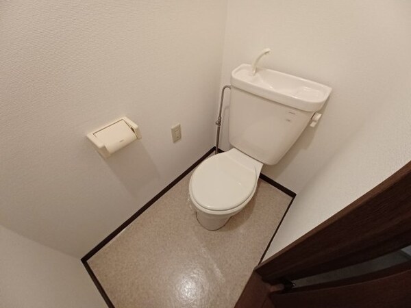 トイレ(同型参考写真)