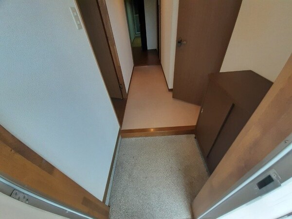 玄関(同型参考写真)