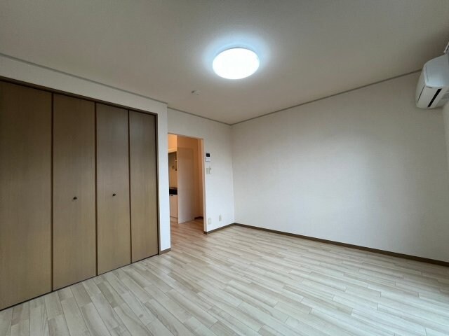 物件内観写真9　(別部屋同型写真です。)