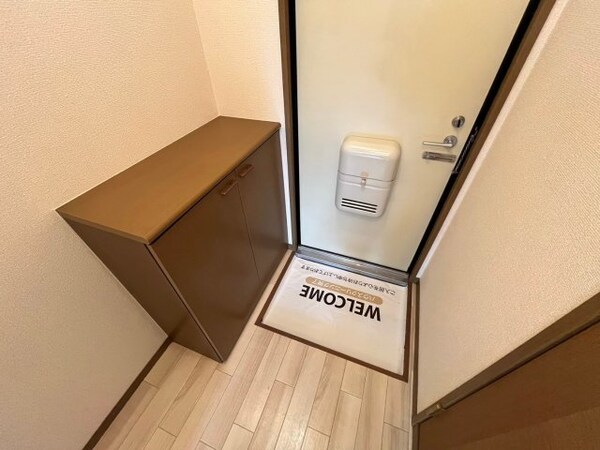 玄関(別部屋同型写真です。)