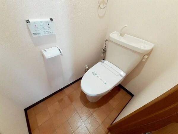 トイレ(同じ物件、別部屋の写真です)