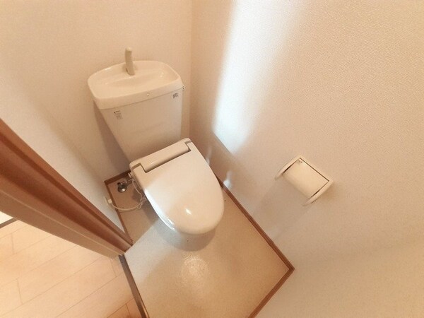 トイレ(同型参考写真)