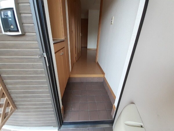 玄関(同型参考写真)