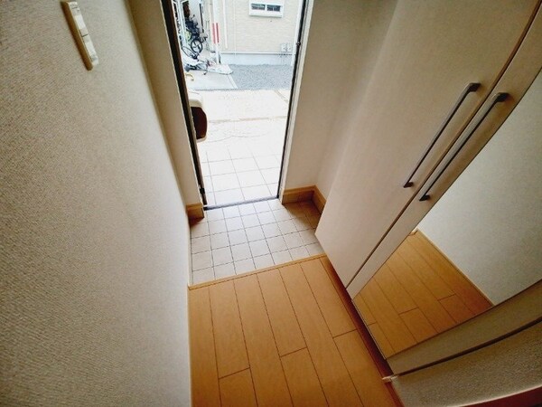 玄関(同型参考写真)