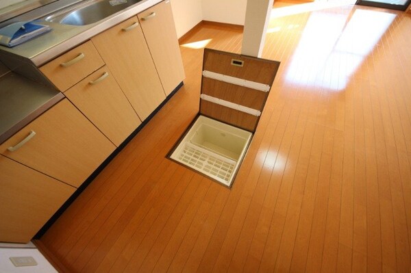収納(同型参考写真)