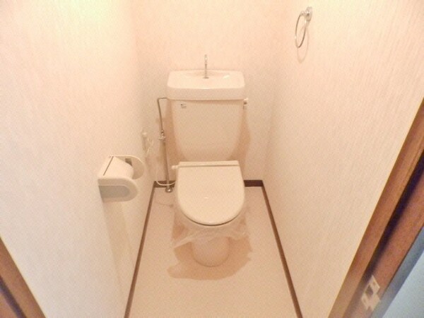 トイレ(同物件別部屋写真)