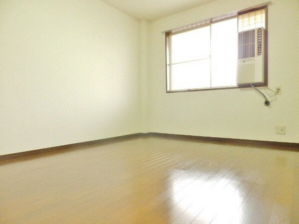 居室・リビング(同物件別部屋写真)
