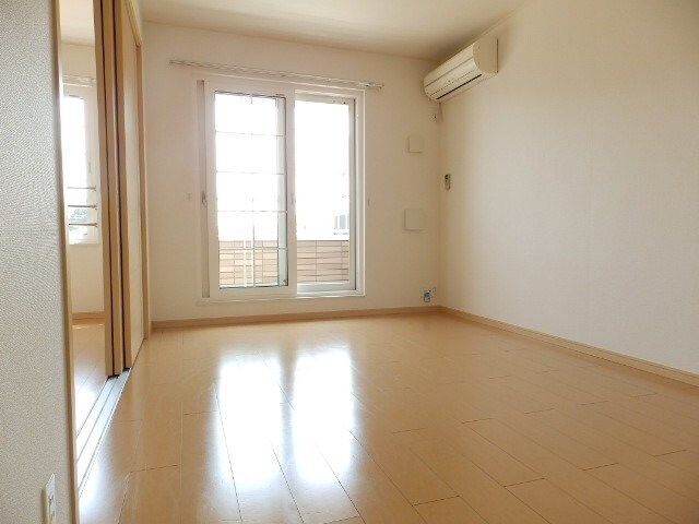 物件内観写真5　(同型反転写真です。)