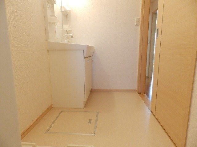 物件内観写真9　(同型反転写真です。)