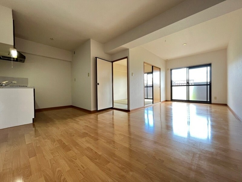 物件内観写真4　(居室・リビング)