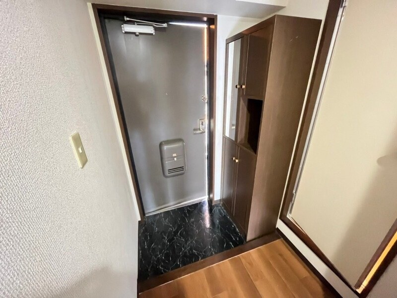 物件内観写真11　(玄関)