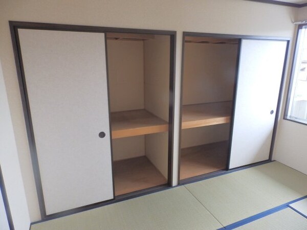 収納(同物件別室写真)