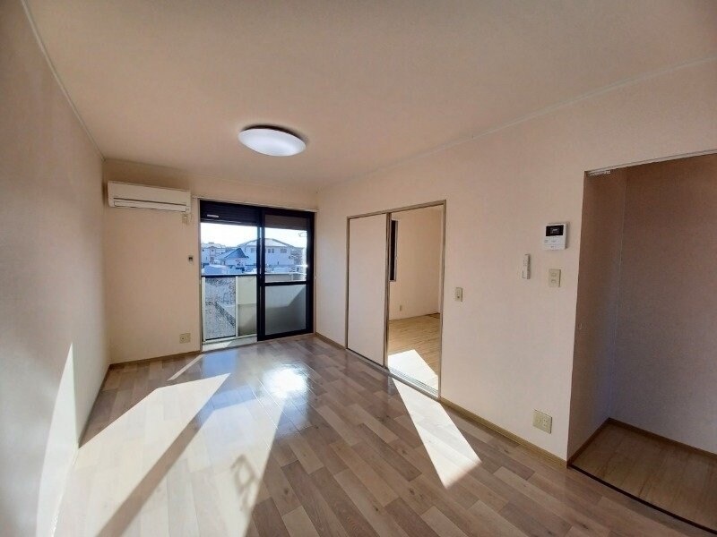 物件内観写真7　(居室・リビング)