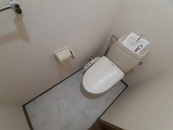 トイレ(同型参考写真)