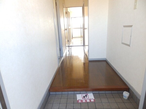 玄関(別部屋同型写真です)