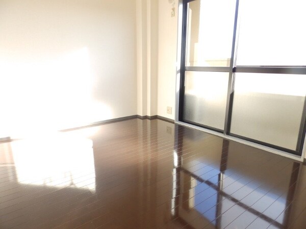 居室・リビング(別部屋同型写真です)