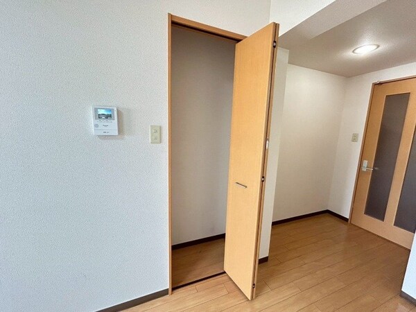 収納(同型参考写真)