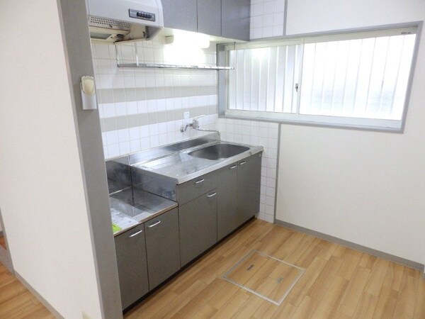キッチン(別部屋反転写真です)