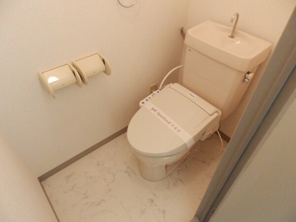 トイレ(別部屋反転写真です)