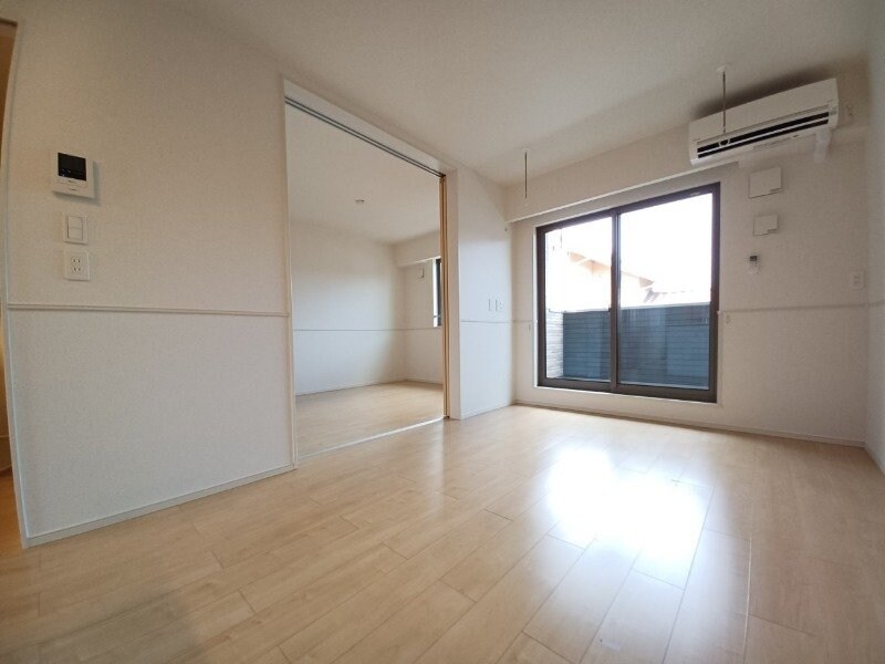 物件内観写真4　(同タイプの部屋写真です。)