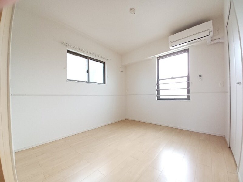 物件内観写真5　(同タイプの部屋写真です。)