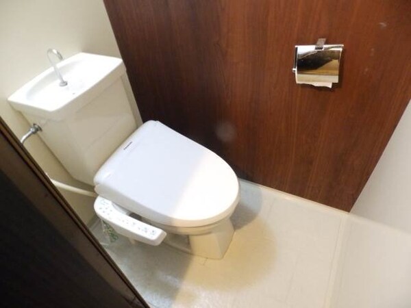 トイレ(同型参考写真)