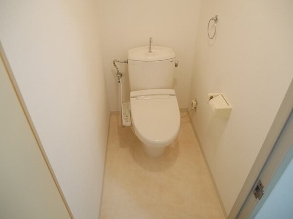 トイレ(同物件別室反転写真)