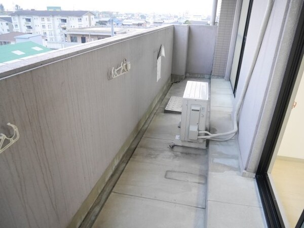 バルコニー(同物件別室反転写真)