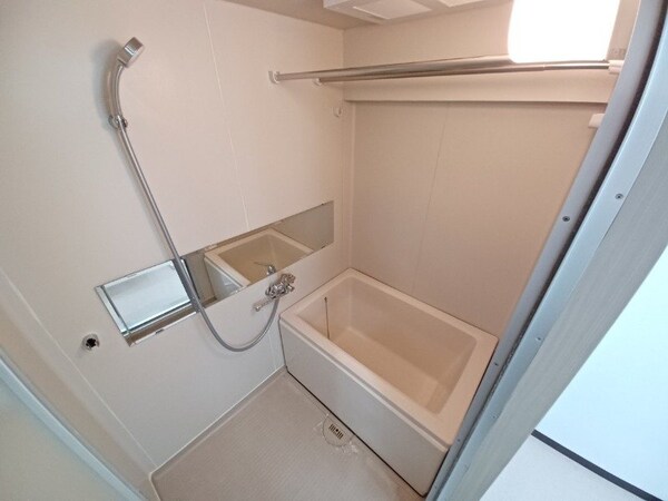 バス／シャワールーム等(同物件別部屋写真)